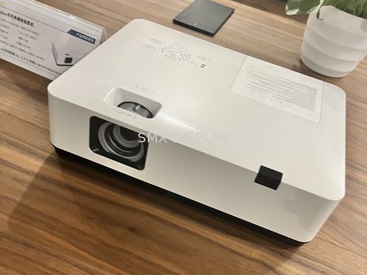 คุณภาพ RS232 โปรเจคเตอร์มัลติมีเดียสำหรับธุรกิจ 3000 Lumen 3LCD Display 1024x768 XGA โรงงาน