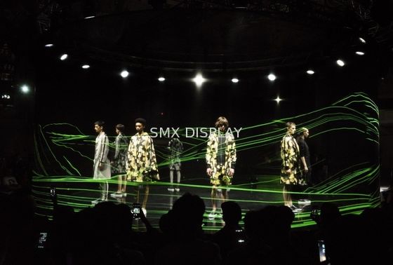 คุณภาพ หน้าจอตาข่ายสามมิติที่มองไม่เห็นตาข่ายโฮโลแกรมฉายความโปร่งใส 78% โรงงาน